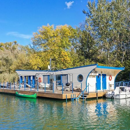 Ocarujuci Houseboat Na Dunaji Bratislava Exterior foto