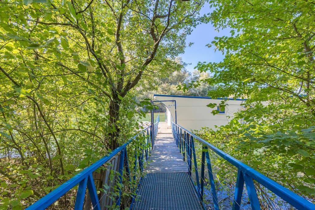 Ocarujuci Houseboat Na Dunaji Bratislava Exterior foto