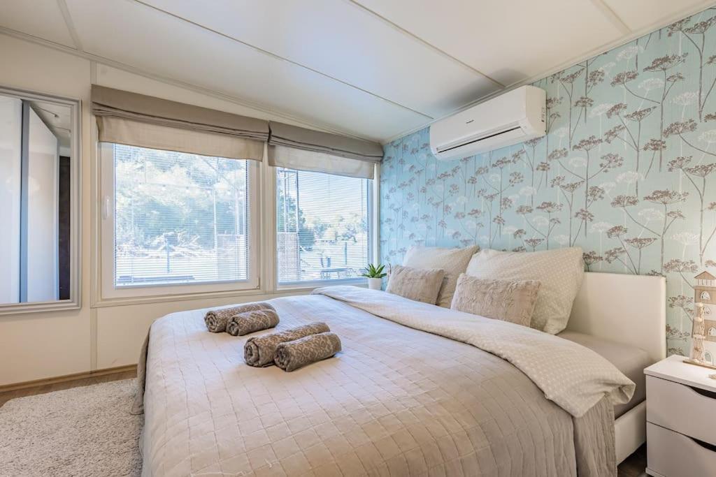 Ocarujuci Houseboat Na Dunaji Bratislava Exterior foto
