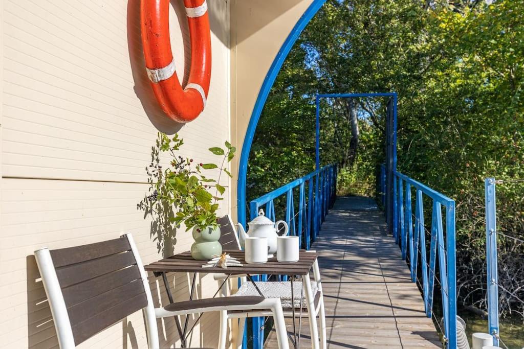 Ocarujuci Houseboat Na Dunaji Bratislava Exterior foto