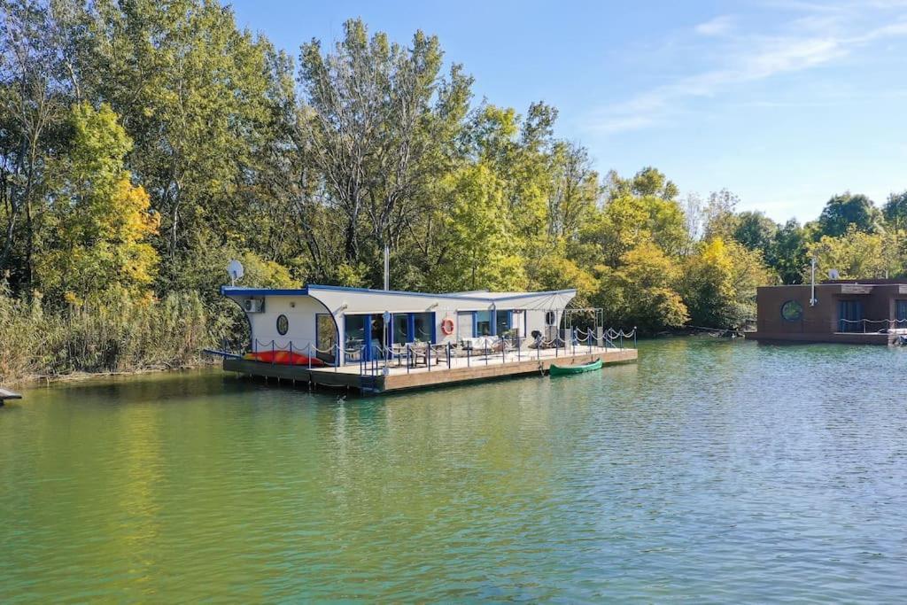 Ocarujuci Houseboat Na Dunaji Bratislava Exterior foto